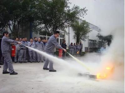提升消防技能 筑牢安全防线——重庆水泵组织制造系统全体职工开展消防技能培训